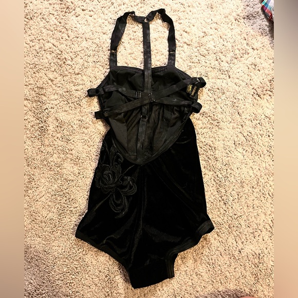 ✨NWOT Solstice Black Velvet Bodysuit - Picture 3 of 6